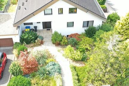 freistehendes EFH mit Garage und separater Einliegerwohnung 9 zimmer