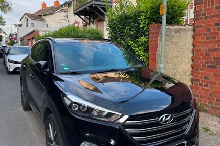 Hyundai TUCSON 152.000 km 14.990 &euro; Frankfurt 60388