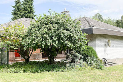 Freistehender Bungalow auf großem Grundstück - Käuferprov.-frei