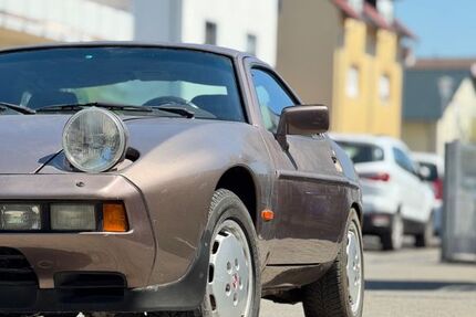 Porsche 928