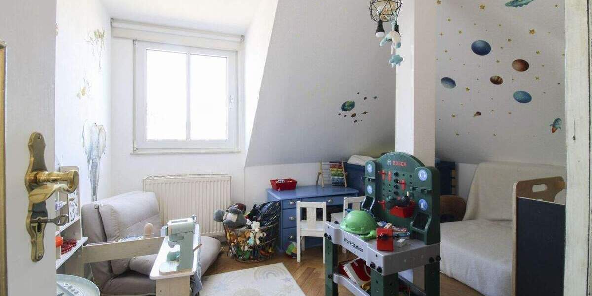 Charmantes Altbau-Investment in Toplage - Dach-Maisonettewohnung im Herzen von Bad Homburg 3 zimmer