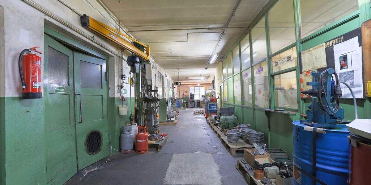 Handwerk & Logistik - Industriehalle mit Freifläche in Schöneck zimmer