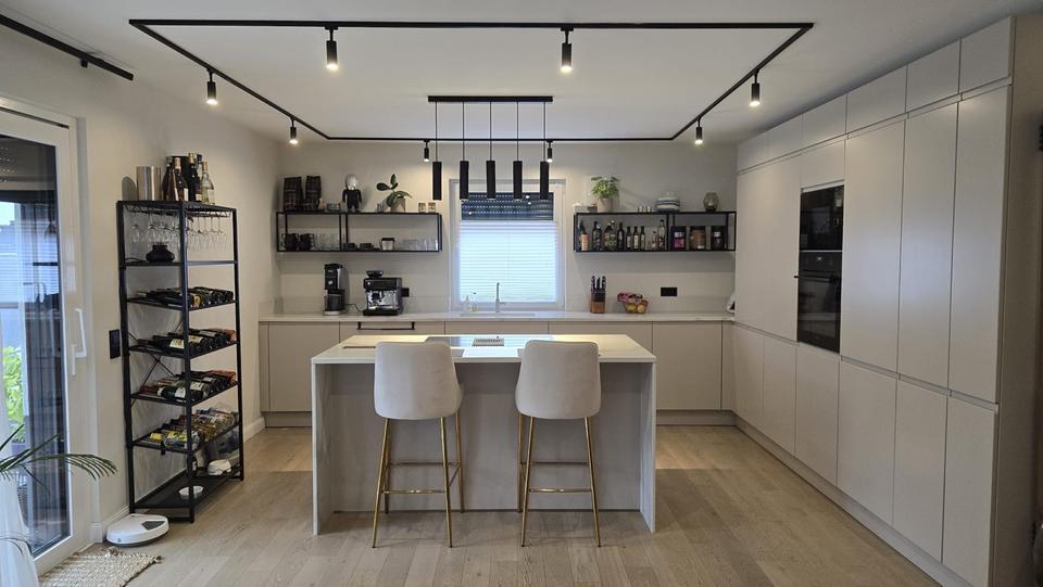 Luxuriöse 3,5 Zimmer Erdgeschosswohnung mit Garten zimmer