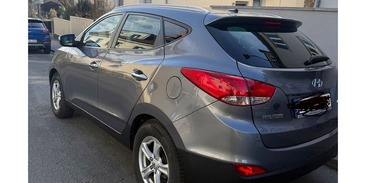 Hyundai ix35 60.800 km 9.400 &euro; Frankfurt am Main 60431