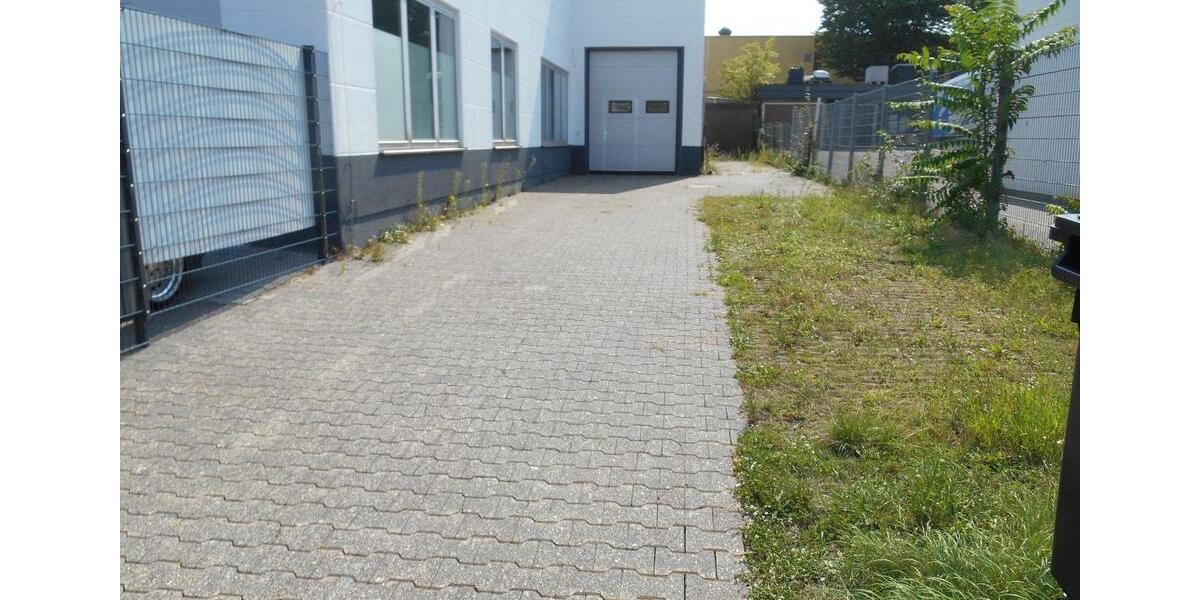 Autowerkstatt-Autohandel-Autoaufbereitung Halle in Wiesbaden zimmer