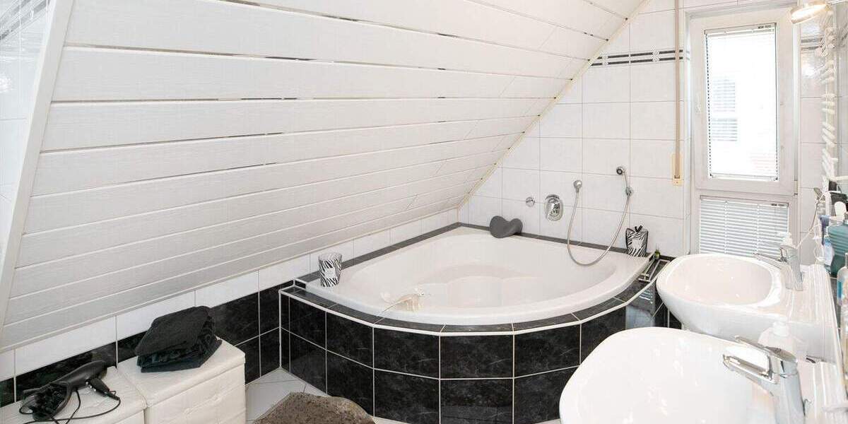 Einfamilienhaus Rödermark / Urberach Urberach - 8 Zimmer, 237 m&sup2;, 995.000&euro; | Angebot:25688997