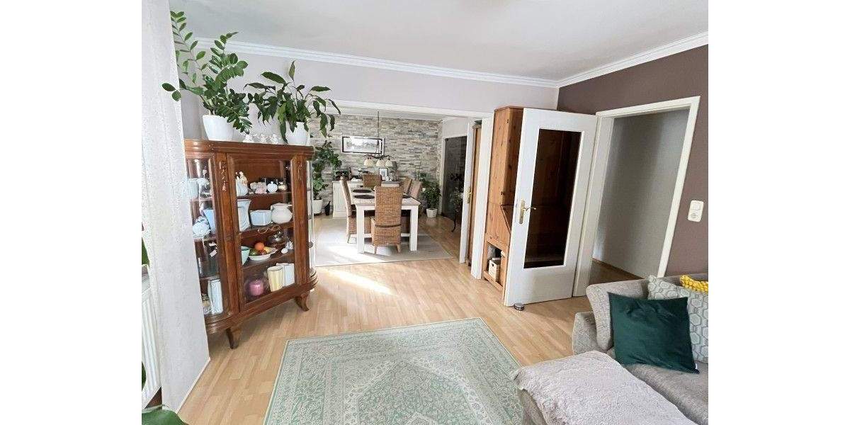 Schickes Zweifamilienhaus in Bad Vilbeler Waldnähe! 8 zimmer