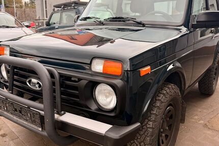 Lada Niva 9.420 km 15.250 &euro; Limeshain 63694