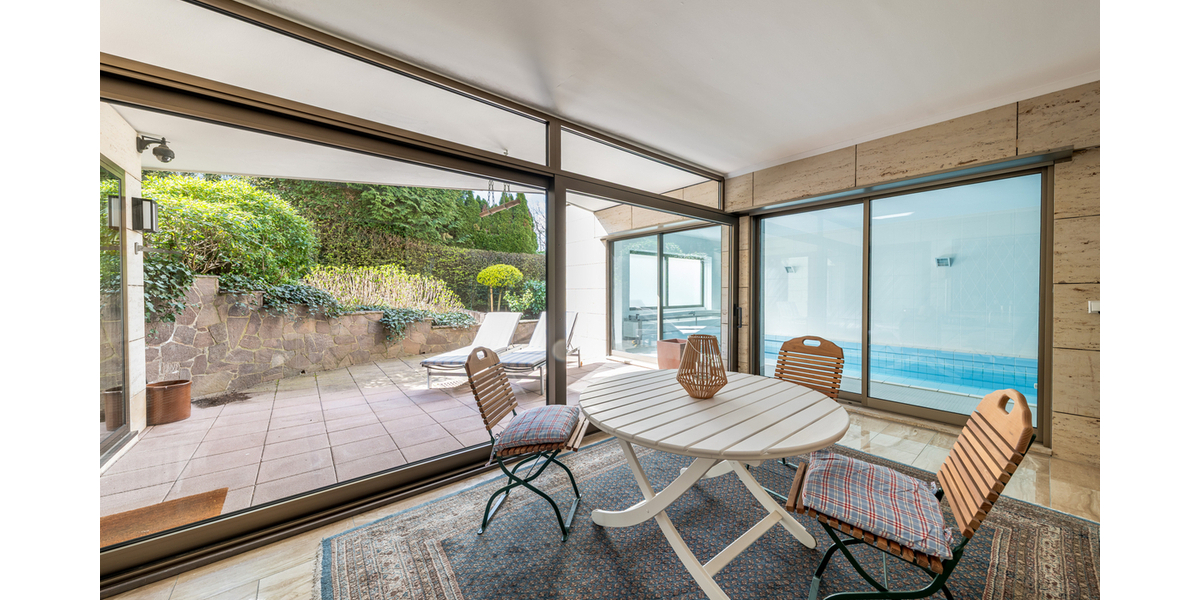 LUXURIÖSES ANWESEN MIT INDOOR-POOL IN TOPLAGE VOM KÖNIGSTEINER JOHANNISWALD - Anwesen Königstein | Angebot:26441626