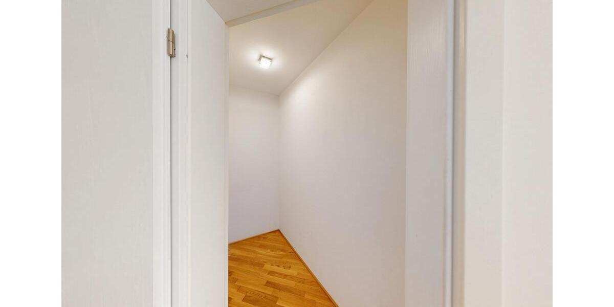 Einfamilienhaus Frankfurt am Main Nord-Ost - 4 Zimmer, 127 m&sup2;, 2.165&euro; | Angebot:25977952