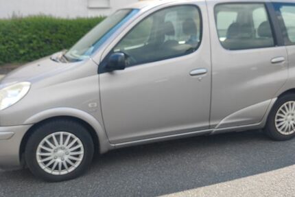 Toyota Yaris 216.000 km 2.500 &euro; Frankfurt am Main 65933