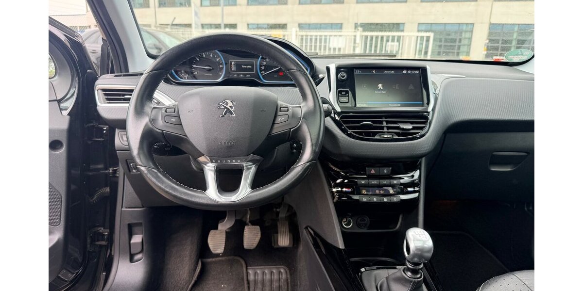 Peugeot 2008 1.2 130PS Allure/Scheckh/Pano/2Hand 78.450 km 7.999 &euro; Frankfurt 60386