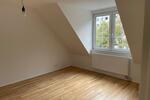 Sanierte Dachgeschosswohnung mit großer Terrasse und EBK 3 zimmer