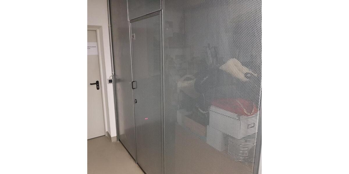 Komfortable Wohnung mit Balkon, Aufzug und Tiefgaragenstellplatz 3 zimmer