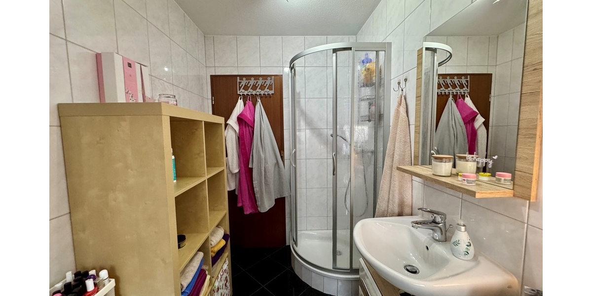 Friedrichsdorf: Großzügige Doppelhaushälfte mit separater Einliegerwohnung! - Doppelhaushälfte Friedrichsdorf | Angebot:25987215