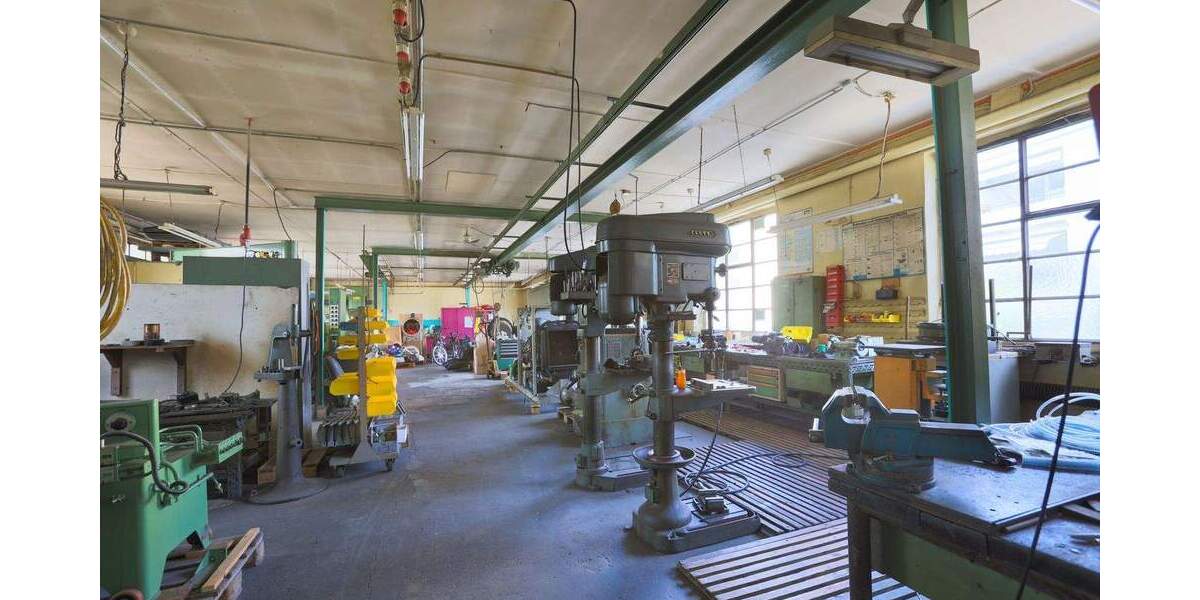 Handwerk & Logistik - Industriehalle mit Freifläche in Schöneck zimmer