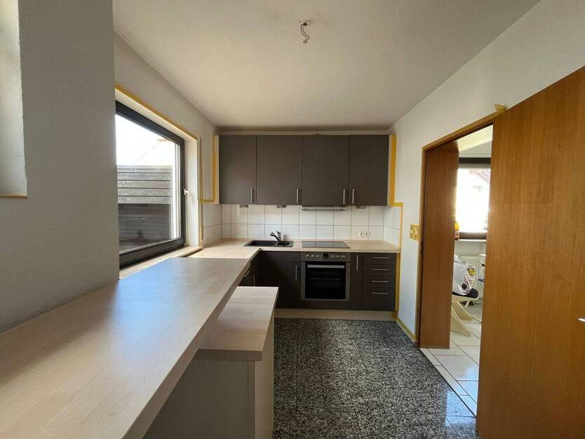 Geräumiges Reiheneckhaus - pflegeleichter Garten, Balkon, Sauna und Einbauküche