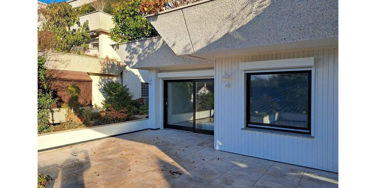 Dachgeschoßwohnung Friedrichsdorf - 5 Zimmer, 180 m&sup2;, 2.430&euro; | Angebot:24395407