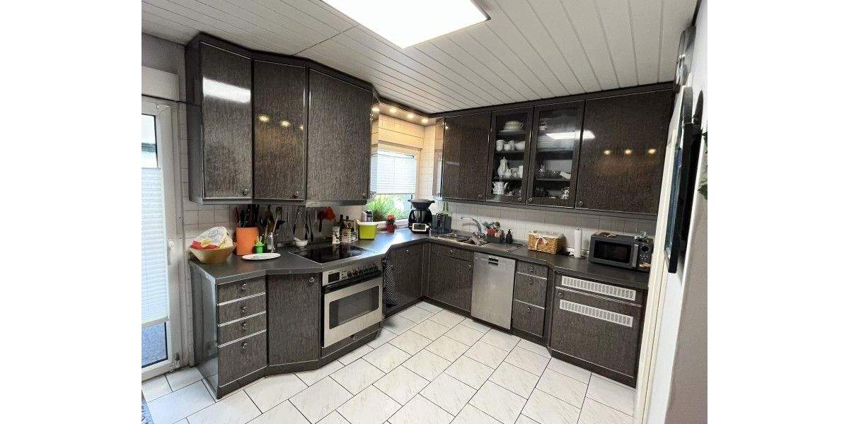 Schickes Zweifamilienhaus in Bad Vilbeler Waldnähe! 8 zimmer