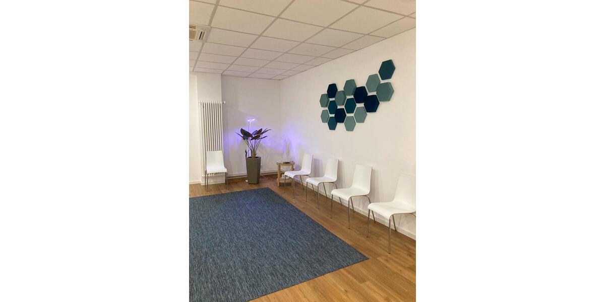 Zentral gelegener Praxisraum zur Untermiete ab Januar 2026! zimmer