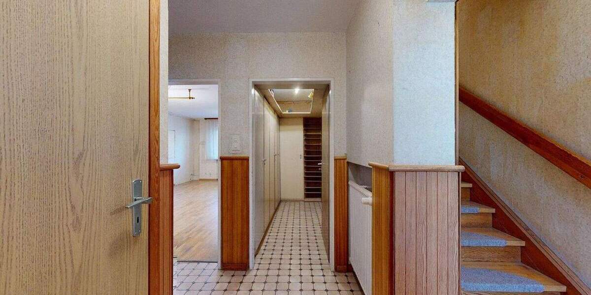 Reihenmittelhaus Frankfurt am Main Eckenheim - 6 Zimmer, 137 m&sup2;, 620.000&euro; | Angebot:25663775