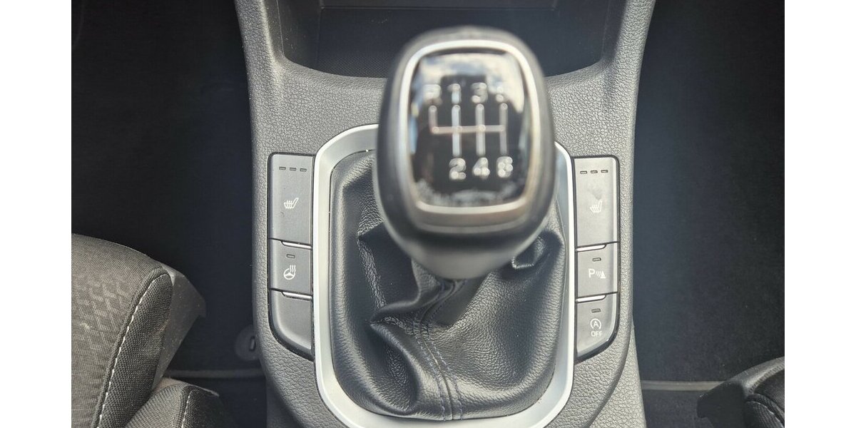 Hyundai i30 YES! Plus Navigation, Panoramadach, LED, Sport 89.202 km 12.890 &euro; Rodgau 63110