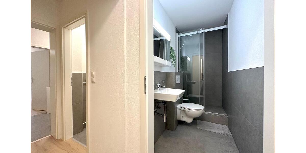 Drei Zimmer frei in moderner 5er WG mit eigenem Balkon in Frankfurt Nied – Coventrystraße 65! 1 zimmer