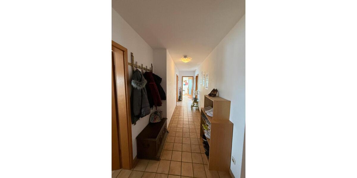 Etagenwohnung Hofheim am Taunus - 3 Zimmer, 97 m&sup2;, 1.300&euro; | Angebot:25775218