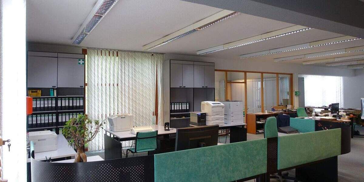 Grundstück (3.383 m²) mit Produktionshalle (900 m²) und Bürogebäude (590 m²) zimmer