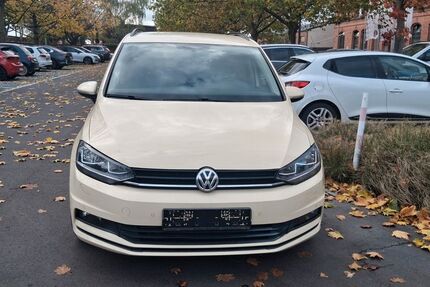 VW Touran 299.900 km 5.950 € Frankfurt am Main 60386