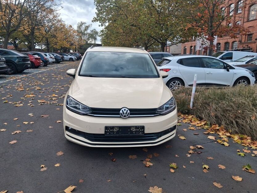 VW Touran 299.900 km 5.950 € Frankfurt am Main 60386