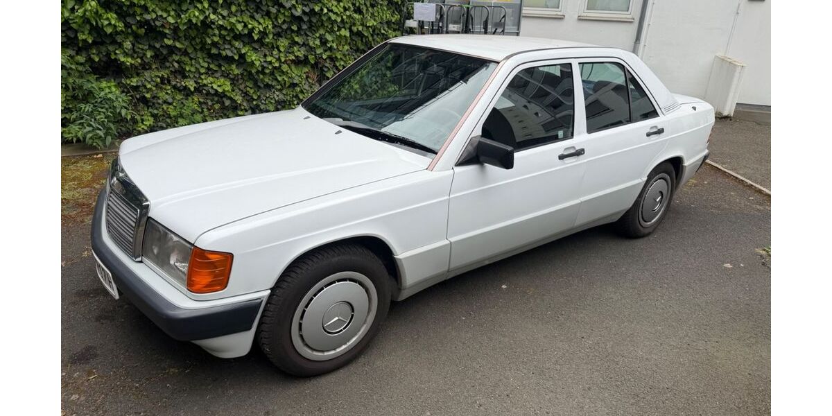 Mercedes-Benz 190 159.543 km 10.990 &euro; Frankfurt 60314