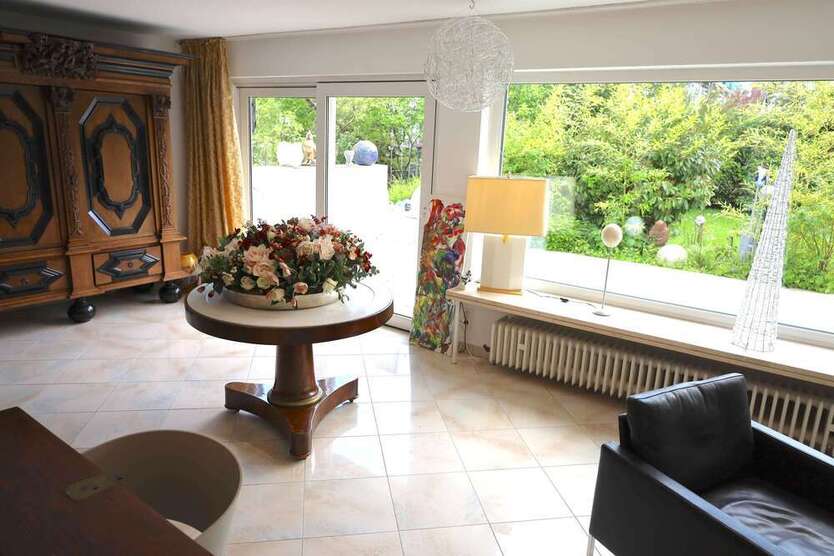 Haus zum Kaufen in Wiesbaden 798.000 € 200 m²