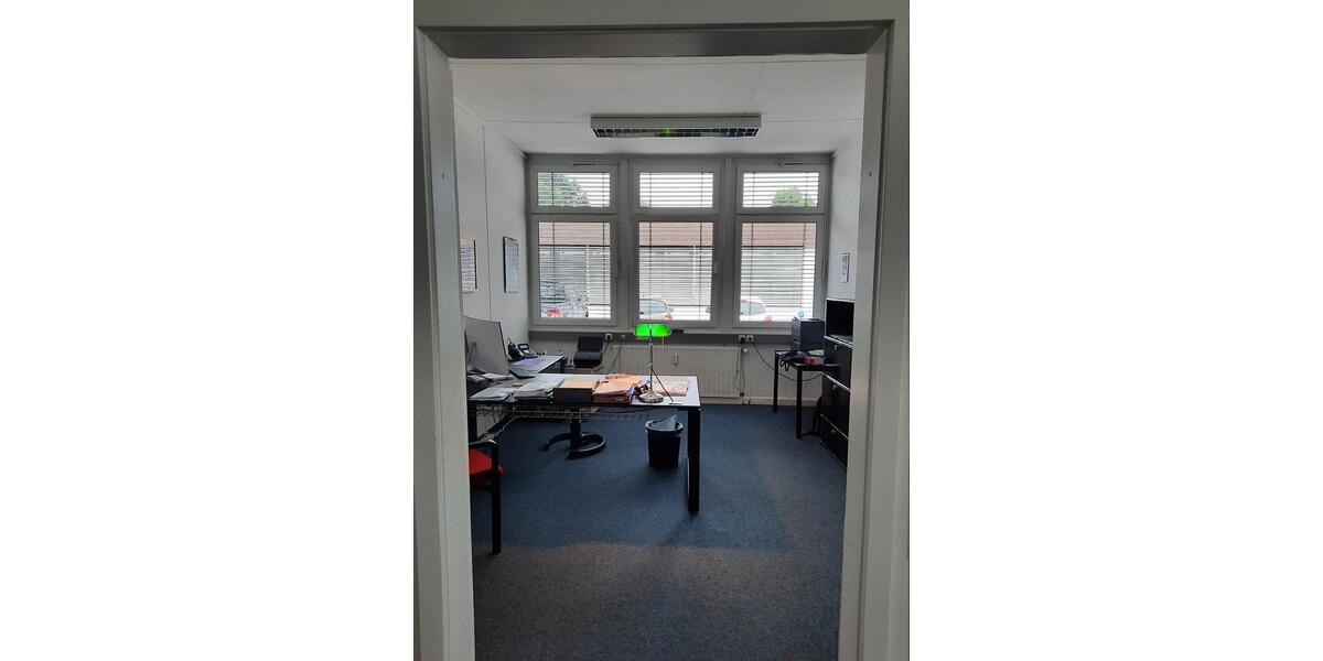 Schicker Büro-Bungalow (ca. 250qm) zu vermieten !!! + 6 Stellpl. zimmer