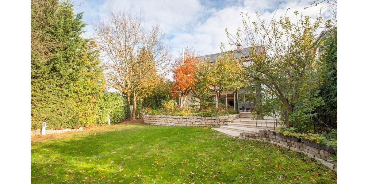 Einfamilienhaus Dreieich / Götzenhain Götzenhain - 9 Zimmer, 378 m&sup2;, 1.450.000&euro; | Angebot:25742877