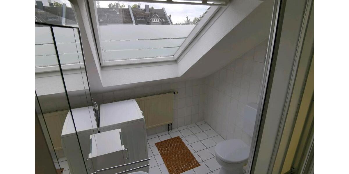 Frankfurt, Nähe MainS-Bhf, ruhiges Dachstudio mit EBK 1 zimmer