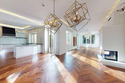 Großzügiges Altbau-Stadthaus im ruhigen Hinterhof mit schönem Garten 8 zimmer