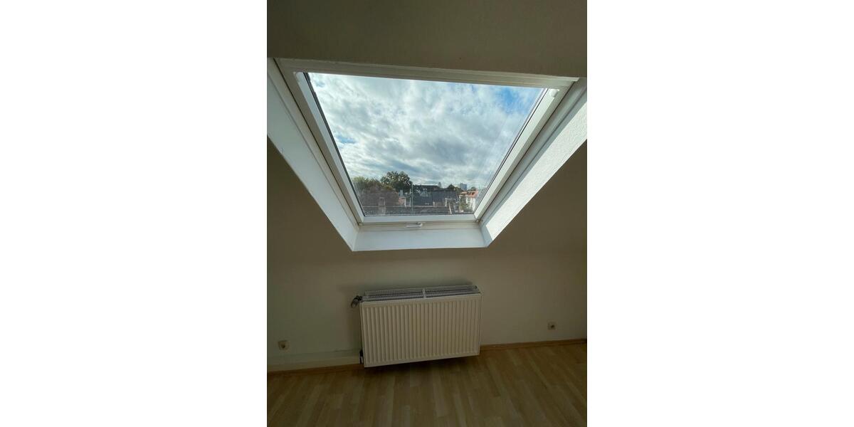 Dachgeschoßwohnung Frankfurt am Main Ost - 3 Zimmer, 60 m&sup2;, 1.240&euro; | Angebot:26656471
