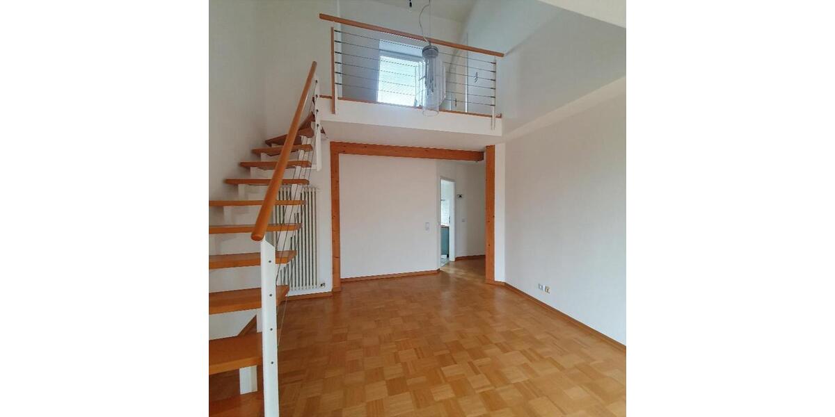 Frisch renovierte Maisonette-Wohnung in der Nähe vom Main und Baseler Platz 3 zimmer