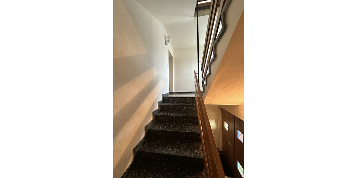 Attraktives und sehr gepflegtes Mehrfamilienhaus in Frankfurt am Main - Nieder-Erlenbach 1 zimmer