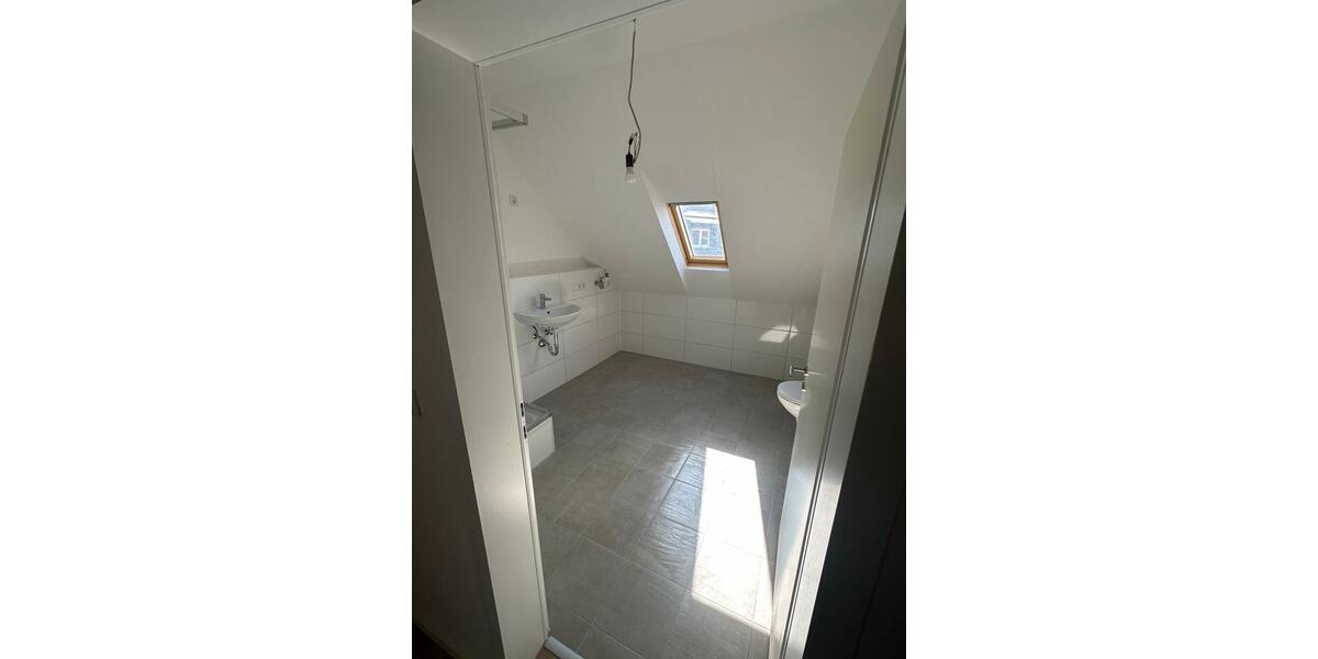 Dachgeschoßwohnung Flörsheim am Main - 2 Zimmer, 65 m&sup2;, 1.200&euro; | Angebot:25903915