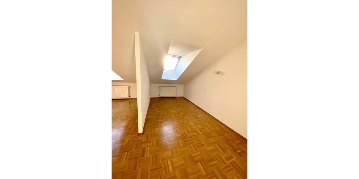 Dachgeschoßwohnung Frankfurt am Main Nied - 1.5 Zimmer, 28 m&sup2;, 730&euro; | Angebot:26425619