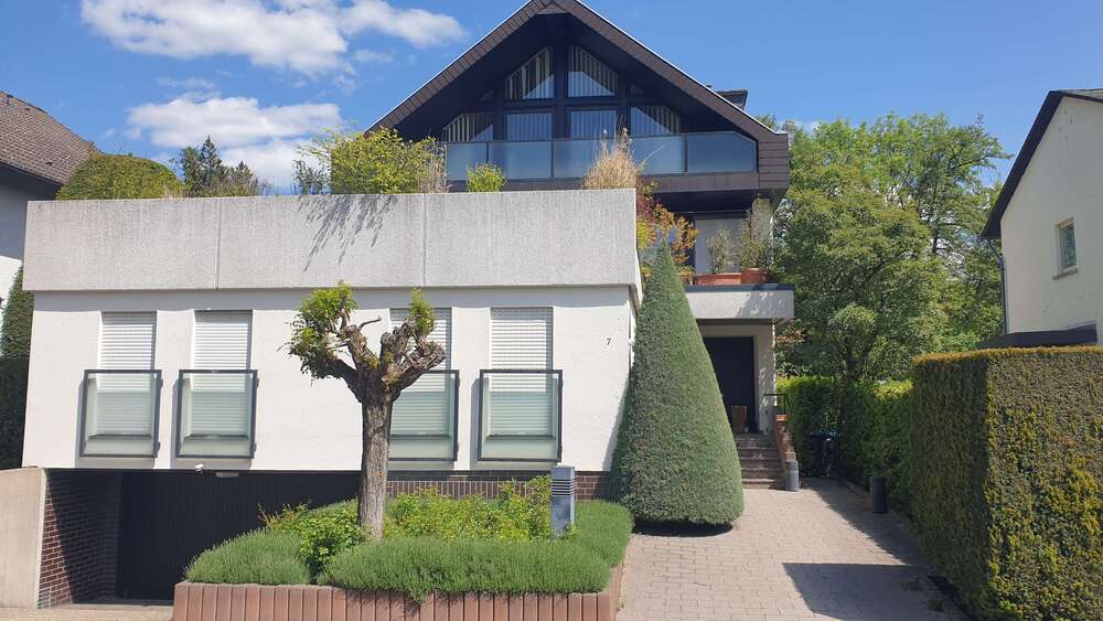 Haus zum Kaufen in Friedrichsdorf 865.000 € 328 m² 12 zimmer