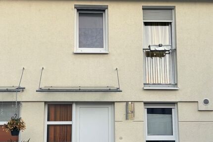 Provisionsfrei* Maintal-Bischofsheim (Spessartstrasse): Neuwertiges, modernes Reihenmittelhaus in ruhiger Lage