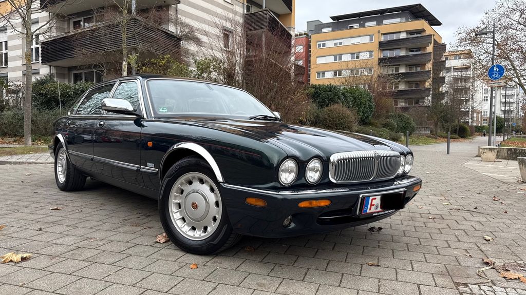 Jaguar Daimler 211.126 km 8.990 &euro; Frankfurt am Main 60486