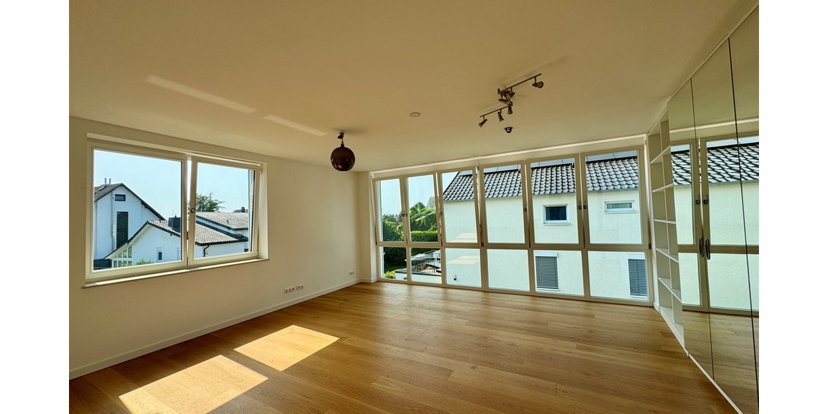 Bad Homburg - Ober-Erlenbach: Exklusives freistehendes Einfamilienhaus in kinderfreundlicher Lage! - Einfamilienhaus Bad Homburg Gonzenheim | Angebot:25972283