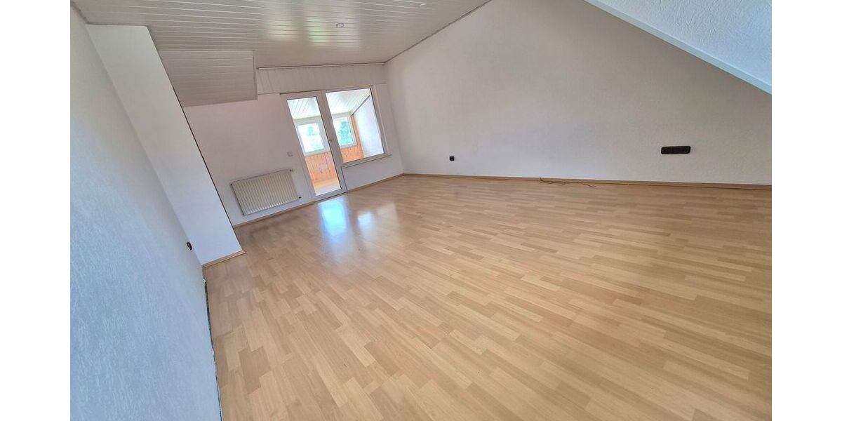 Bezugsfreie 2-Zimmer-DG-Wohnung (71 m²) mit Winterbalkon & Stellplatz in Walldorf - Appartement Mörfelden-Walldorf Walldorf | Angebot:26836061