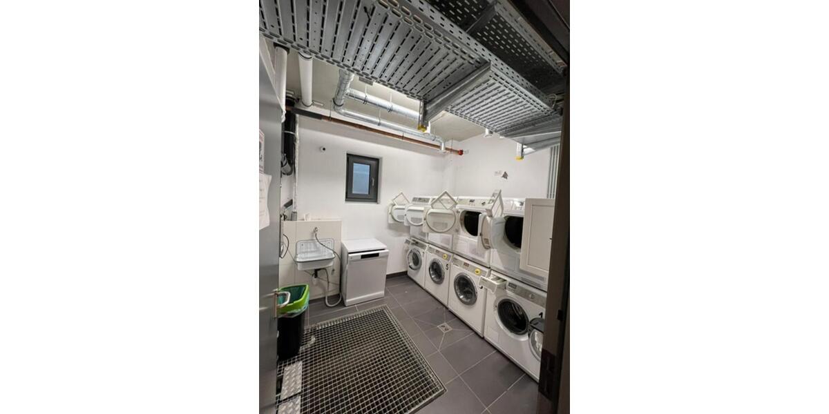 SONNIGES KOMFORT-WG-ZIMMER MIT SÜDBALKON AM ELLI-LUCHT-PARK 1 zimmer