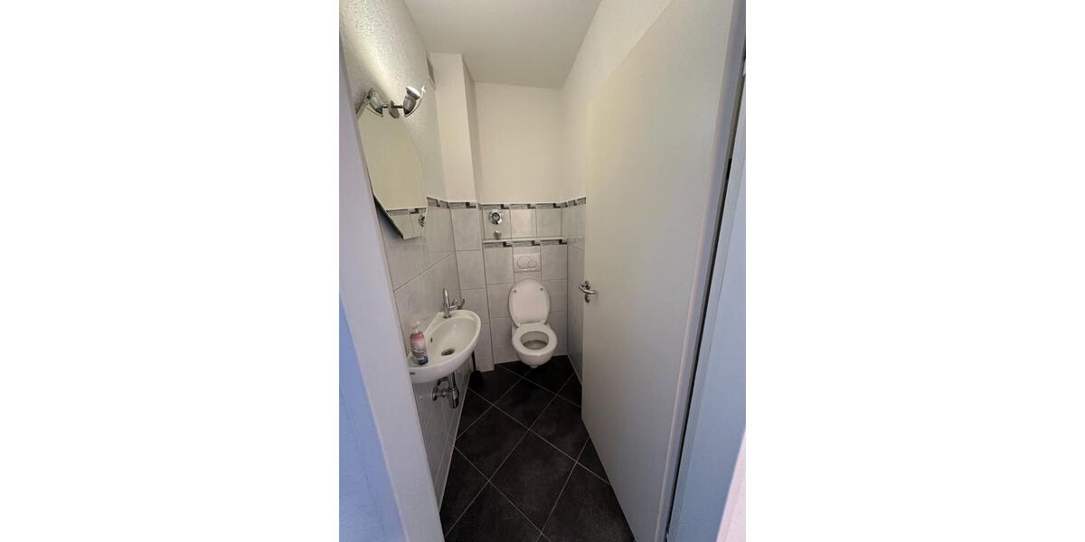 Helle, frisch renovierte 3-Zi-Whg mit neuer Küche 2 Loggien zimmer