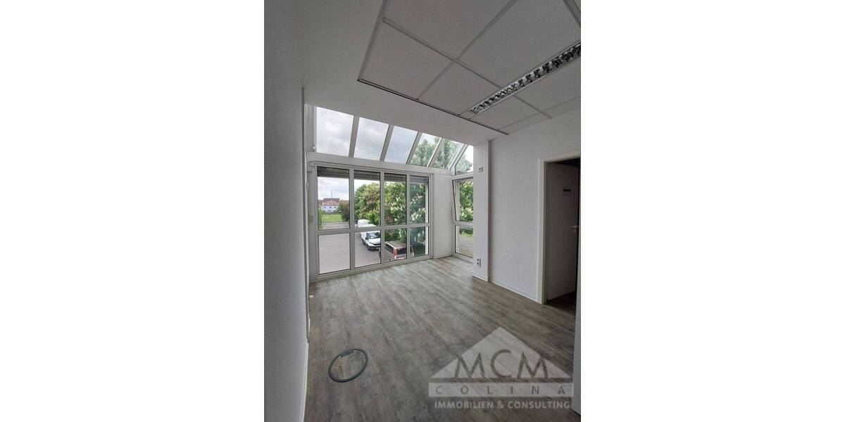 Gewerbeobjekt Frankfurt am Main / Niederursel Niederursel - 8 Zimmer, 236 m&sup2;, 2.500&euro; | Angebot:23986423